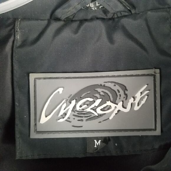 Black Cyclone puffer vest. Size M - Picture 5 of 15